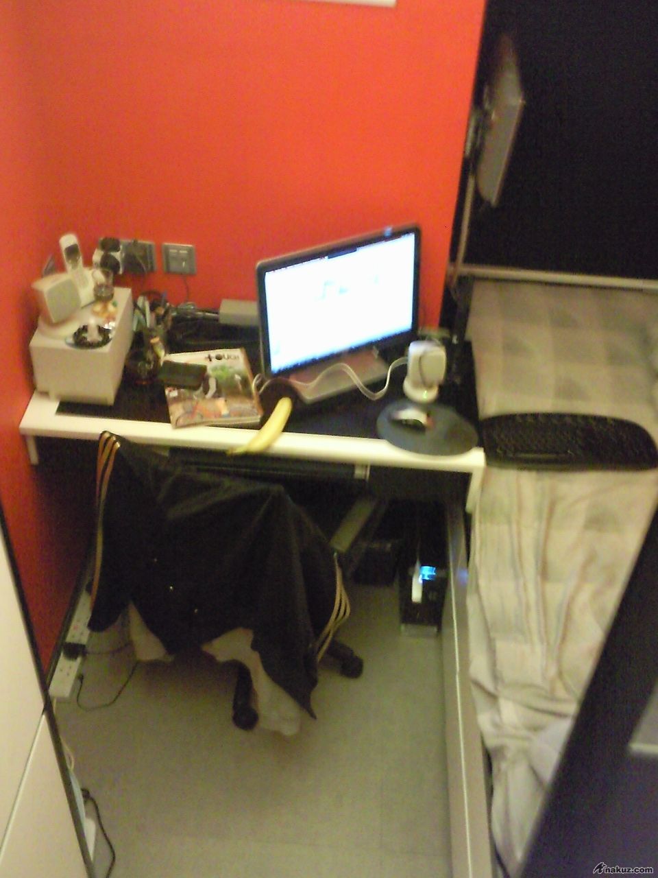 nam's room.