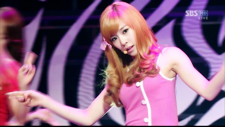 Tiffany-Hoot-performance-girls-generation-snsd-22101391-720-405.jpg