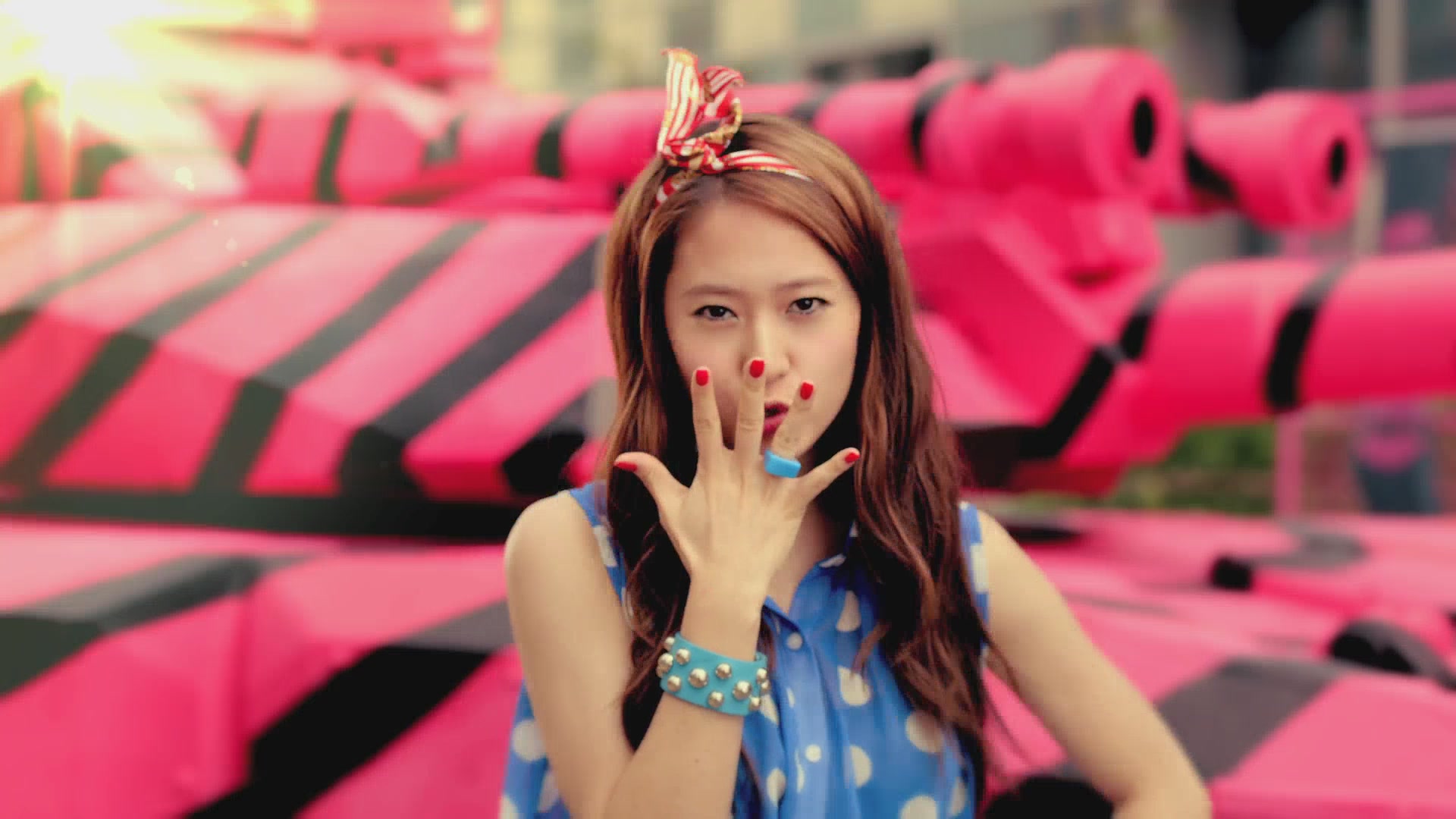 [DLKOO.com]f(x) - Hot Summer (Bugs) (HD-1080p)[17-43-56].JPG