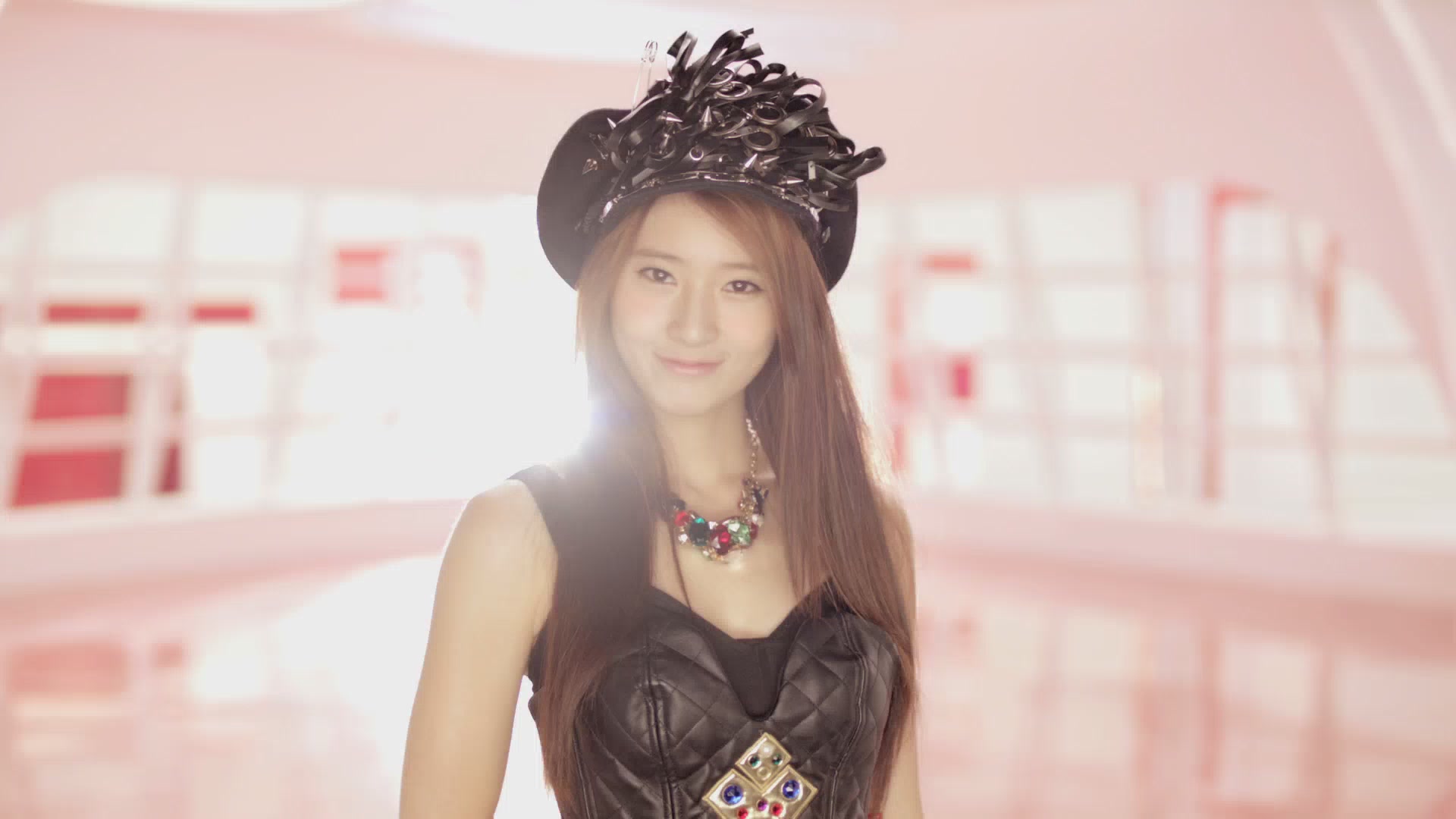 [DLKOO.com]f(x) - Hot Summer (Bugs) (HD-1080p)[17-42-36].JPG