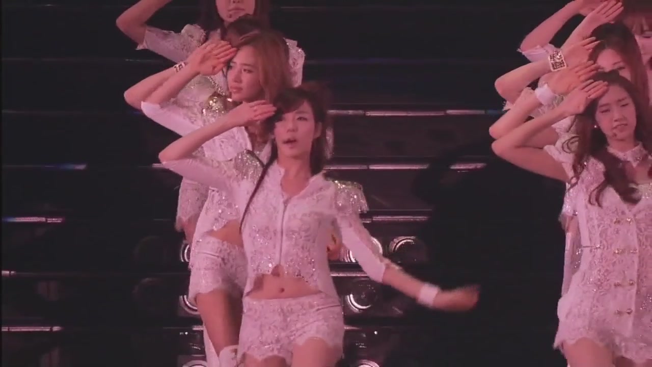 [DLKOO.com] SNSD - Girls Generation Arena Tour 2011 Concert 110629[18-46-49].JPG