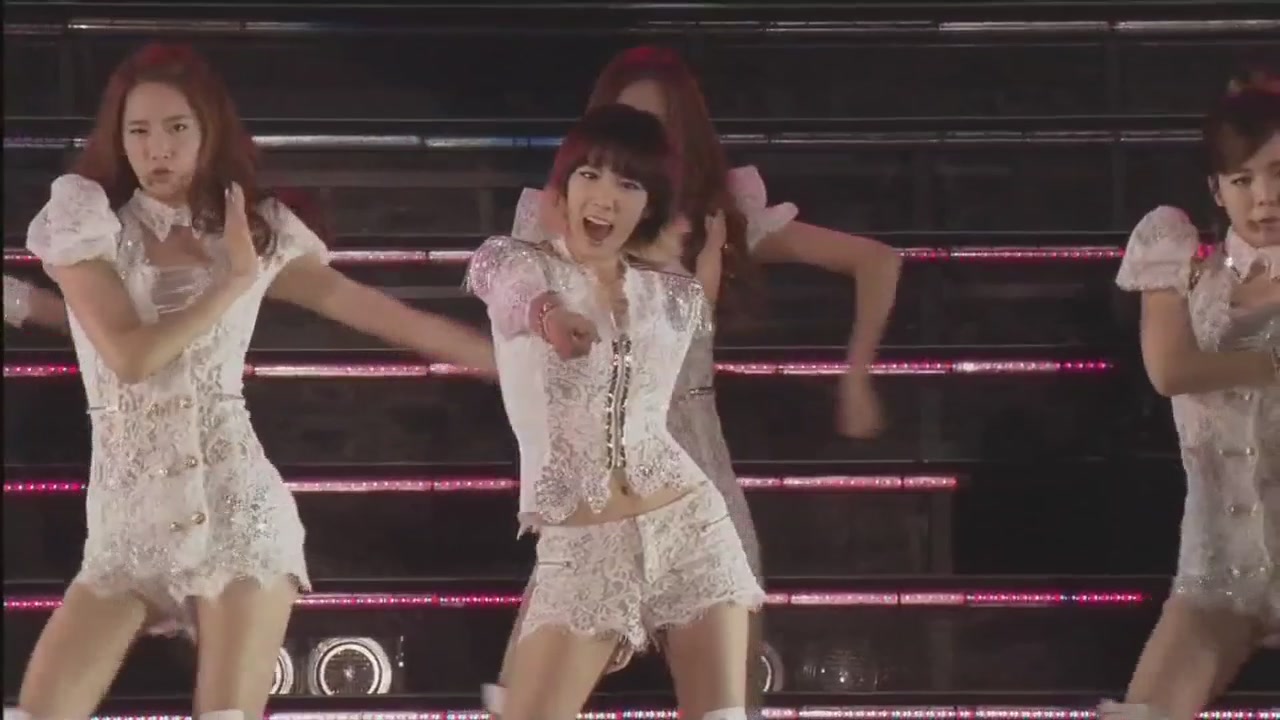 [DLKOO.com] SNSD - Girls Generation Arena Tour 2011 Concert 110629[18-43-46].JPG