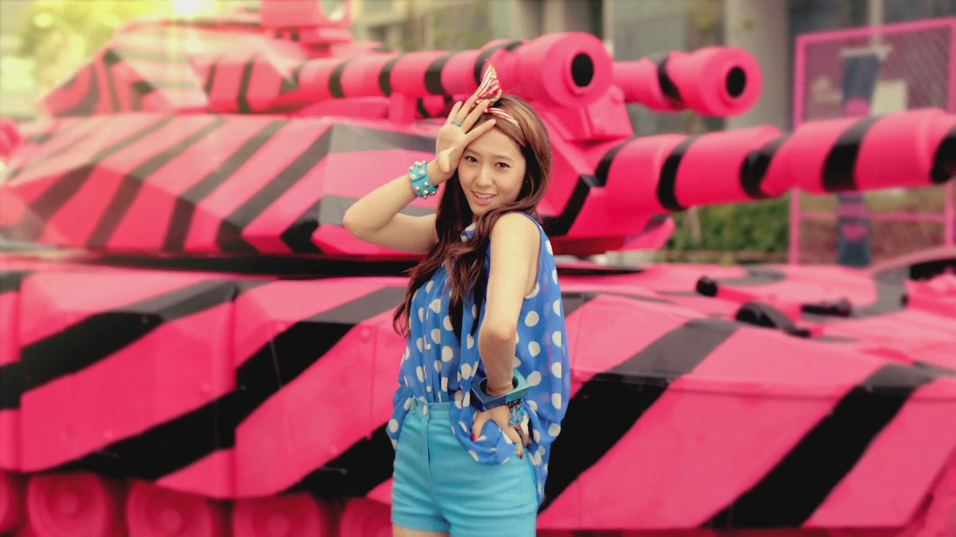 [DLKOO.com]f(x) - Hot Summer (Bugs) (HD-1080p)[17-45-42].JPG