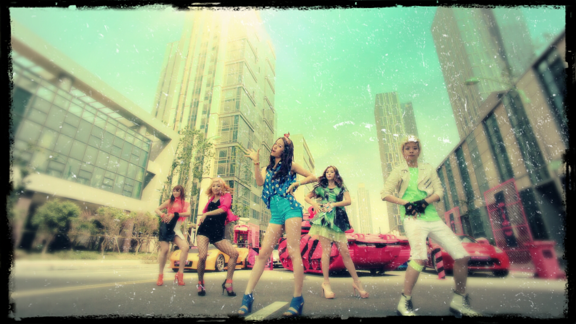 [DLKOO.com]f(x) - Hot Summer (Bugs) (HD-1080p)[17-43-50] - Tony,Subtle,Cornered1.jpg