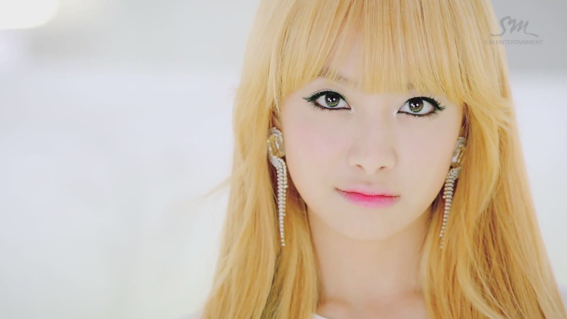 에프엑스_Electric Shock_Music Video Teaser_(1080p)[17-56-42].JPG