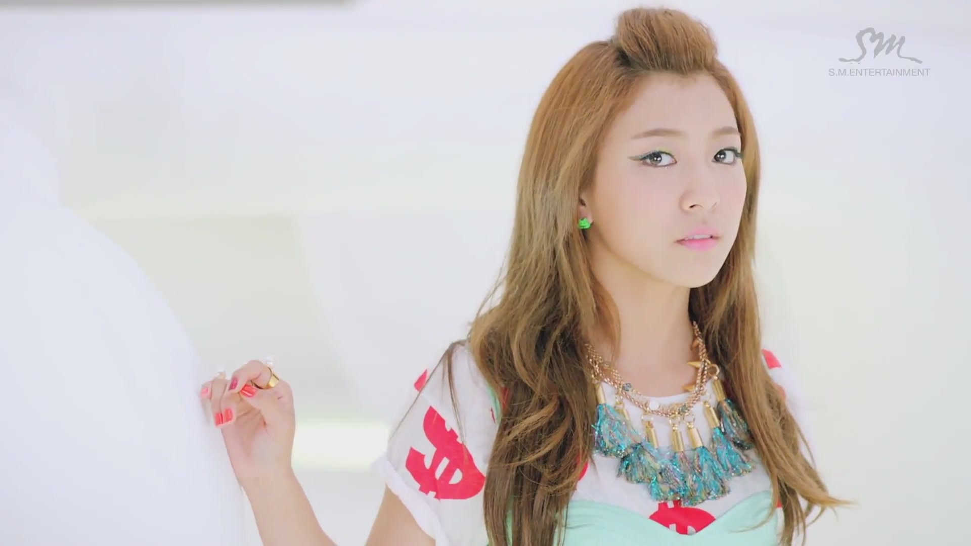 에프엑스_Electric Shock_Music Video Teaser_(1080p)[17-57-01].JPG