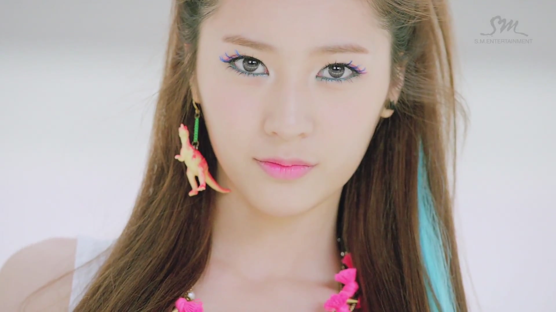 에프엑스_Electric Shock_Music Video Teaser_(1080p)[17-56-22].JPG