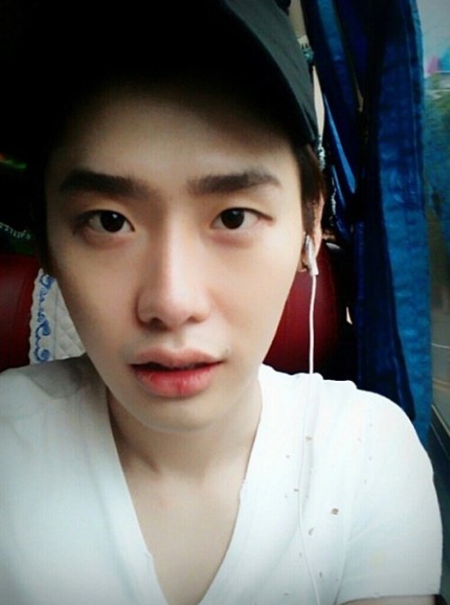 Lee-Jong-Suk (1).jpg