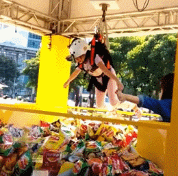 c0679ecajw1eu00qemy9xg2078075b2f.gif