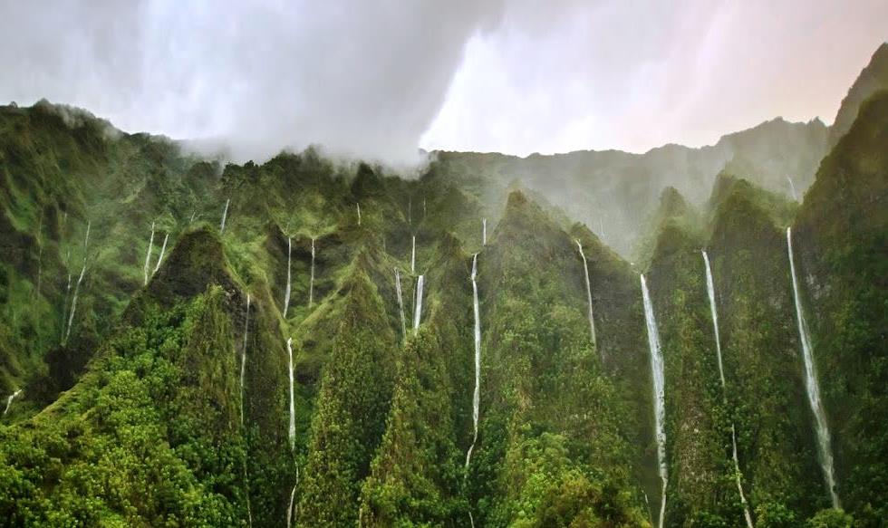 interesting-pictures-oahu-thousand-waterfalls.jpg